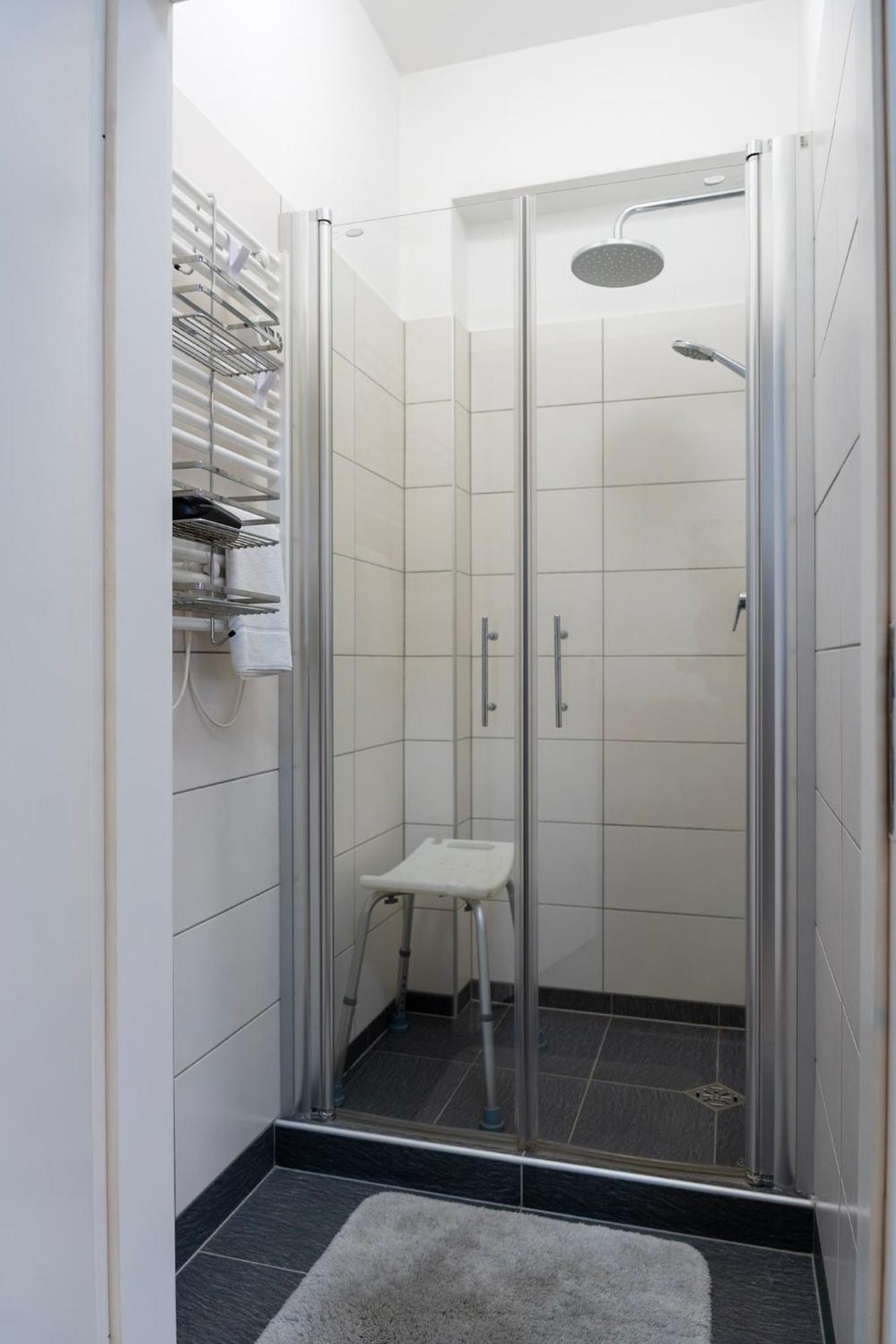 Cosy Nest - Apartment By Comfort Housing Falkensee Kültér fotó